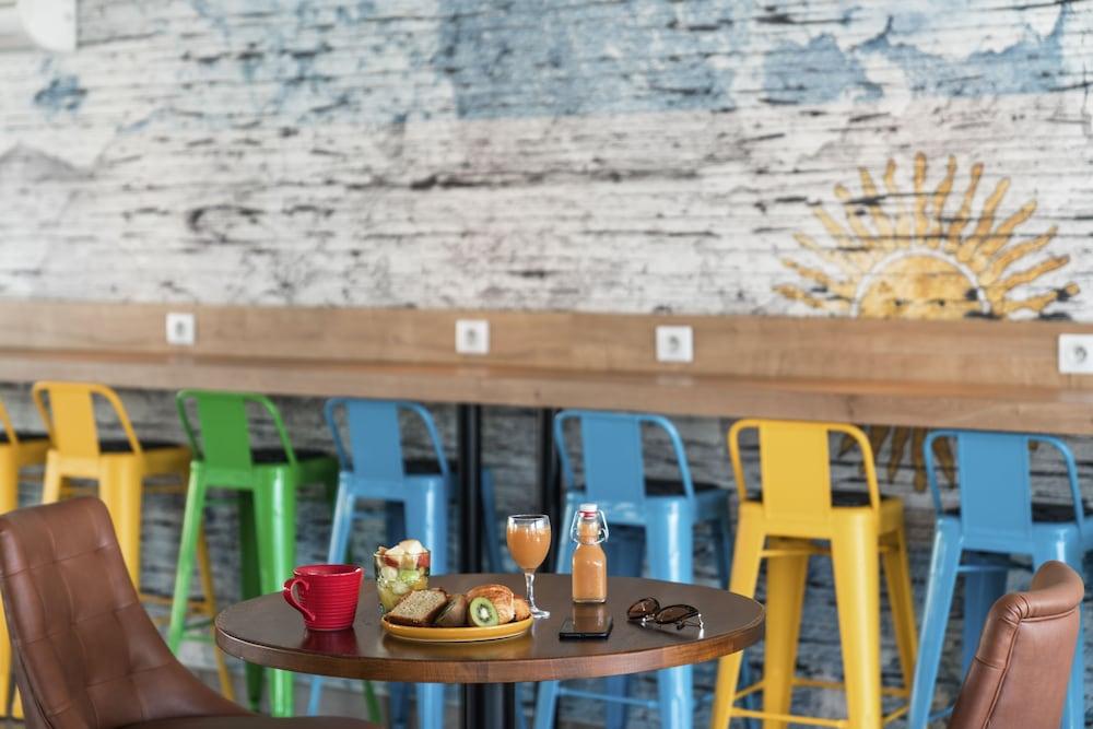 Ibis Styles Rooftop & Hyeres