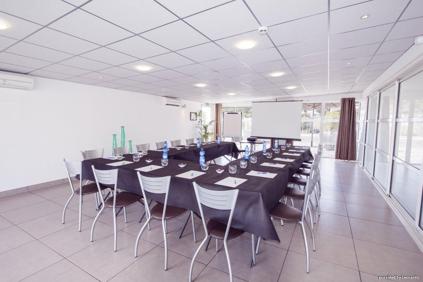 Ibis Styles Rooftop & Hotel 3*