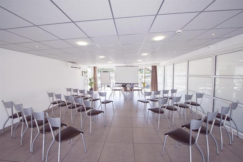Hotel Ibis Styles Rooftop & 3*